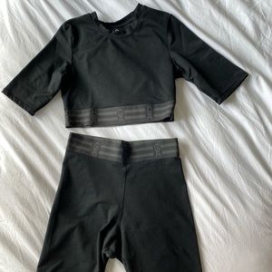 Good American Icon Biker Shorts in black size L